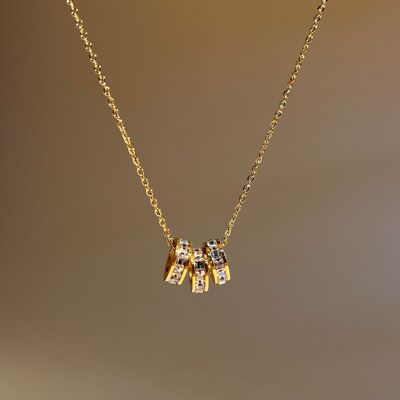 Stainless steel necklace with 3 rhinestone rings, fine chain
