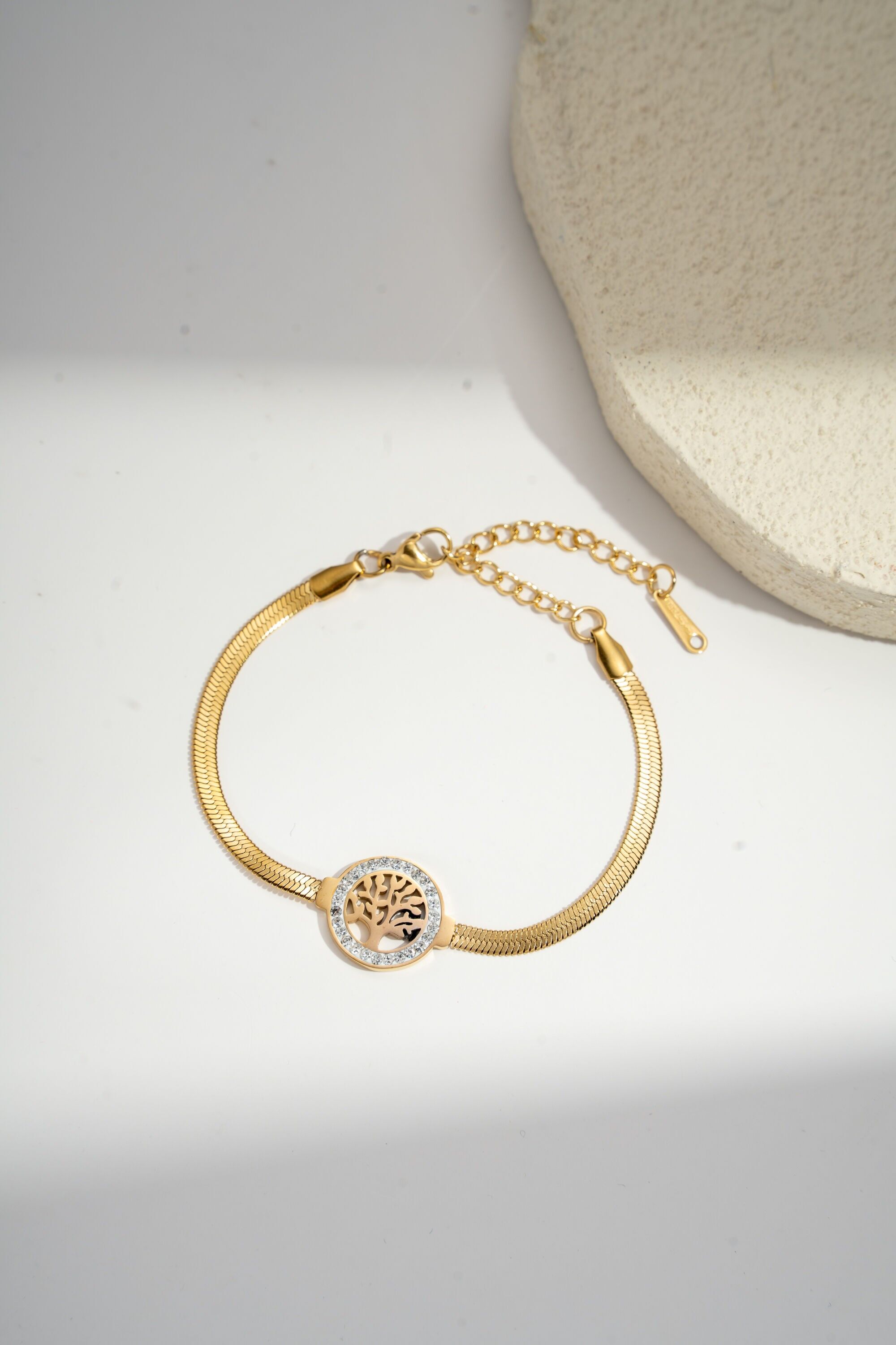 Pulsera refinada de acero inoxidable con motivo del árbol de la vida