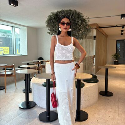 Conjunto de camiseta sin mangas con flores blancas y perlas