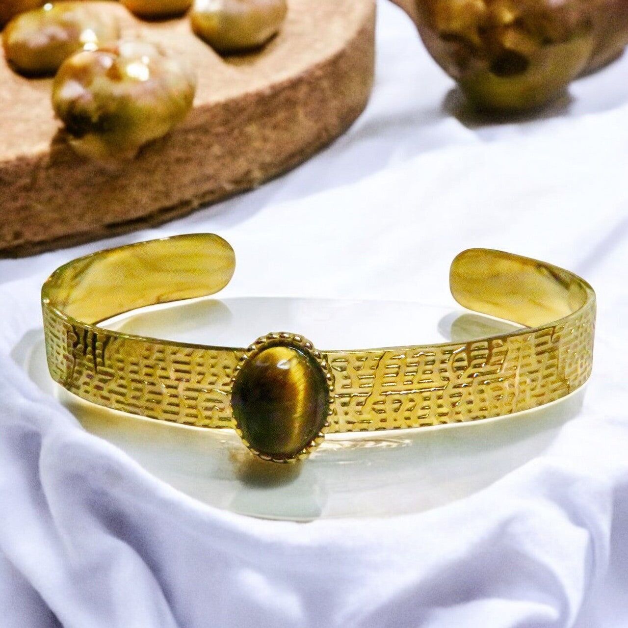 Bracciale in acciaio dorato "ALEXANDRA" - adattabile con occhio di tigre naturale