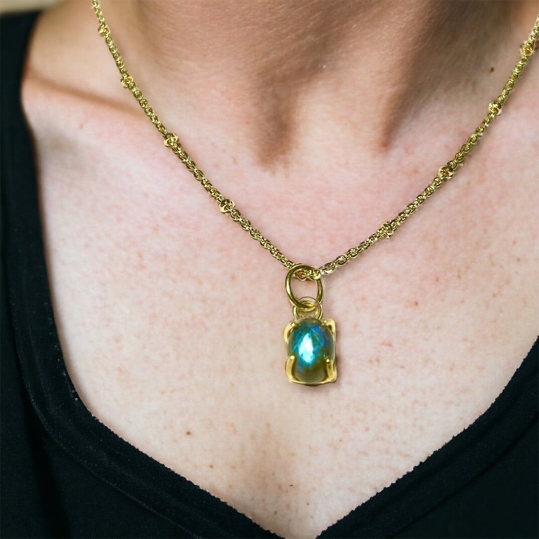 Ciondolo in oro "NAOMI" con pietra Labradorite in oro fino