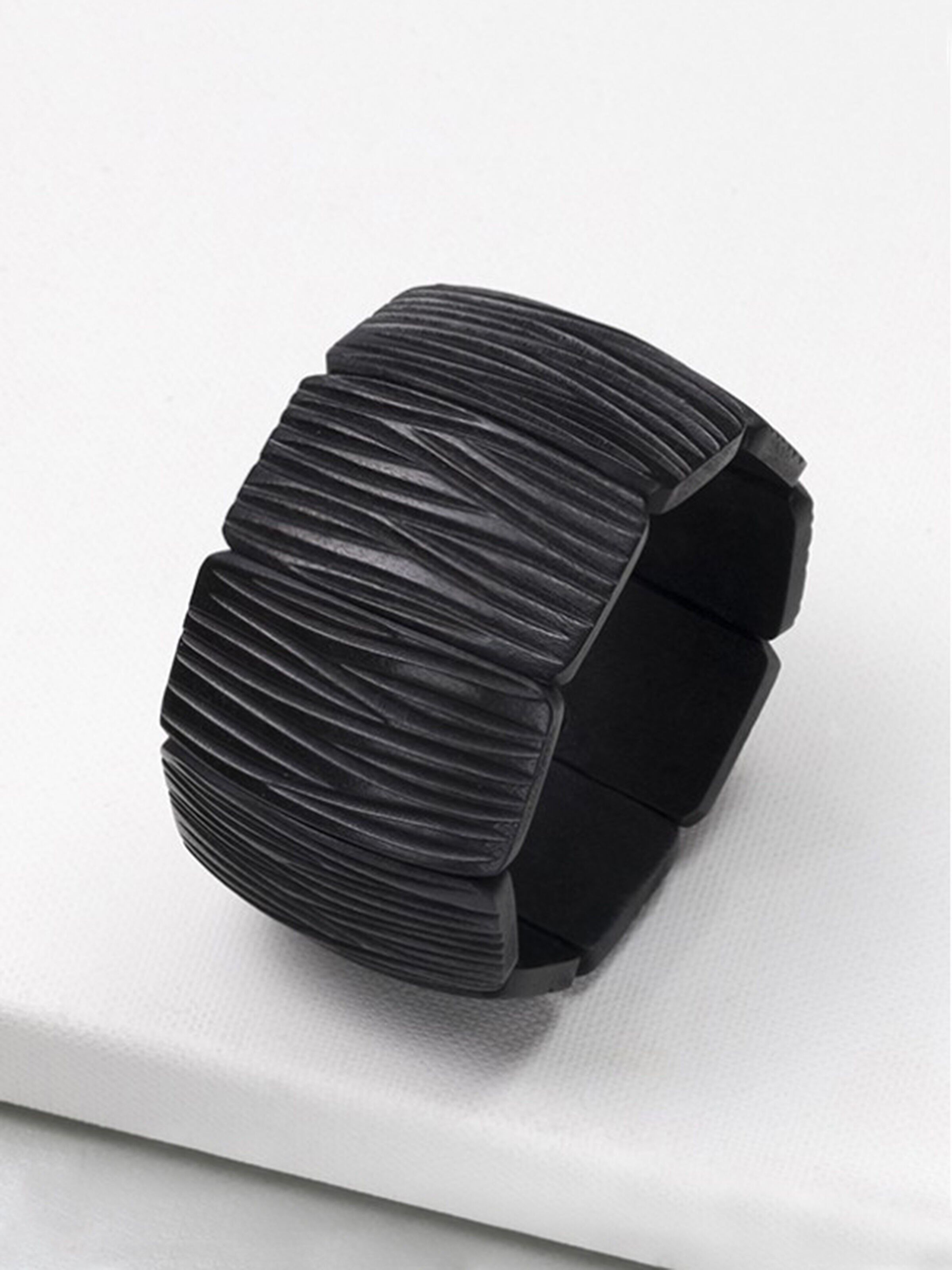 Bracciale in legno di mango scanalato