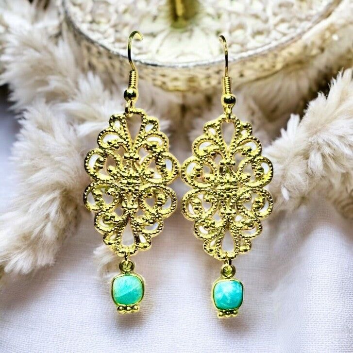 Orecchini dorati "MARGUERITE" con pietra amazzonite in oro fino