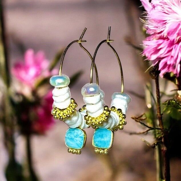 Orecchini a cerchio in oro "LYANA", oro fino, pietra amazzonite, conchiglia e madreperla