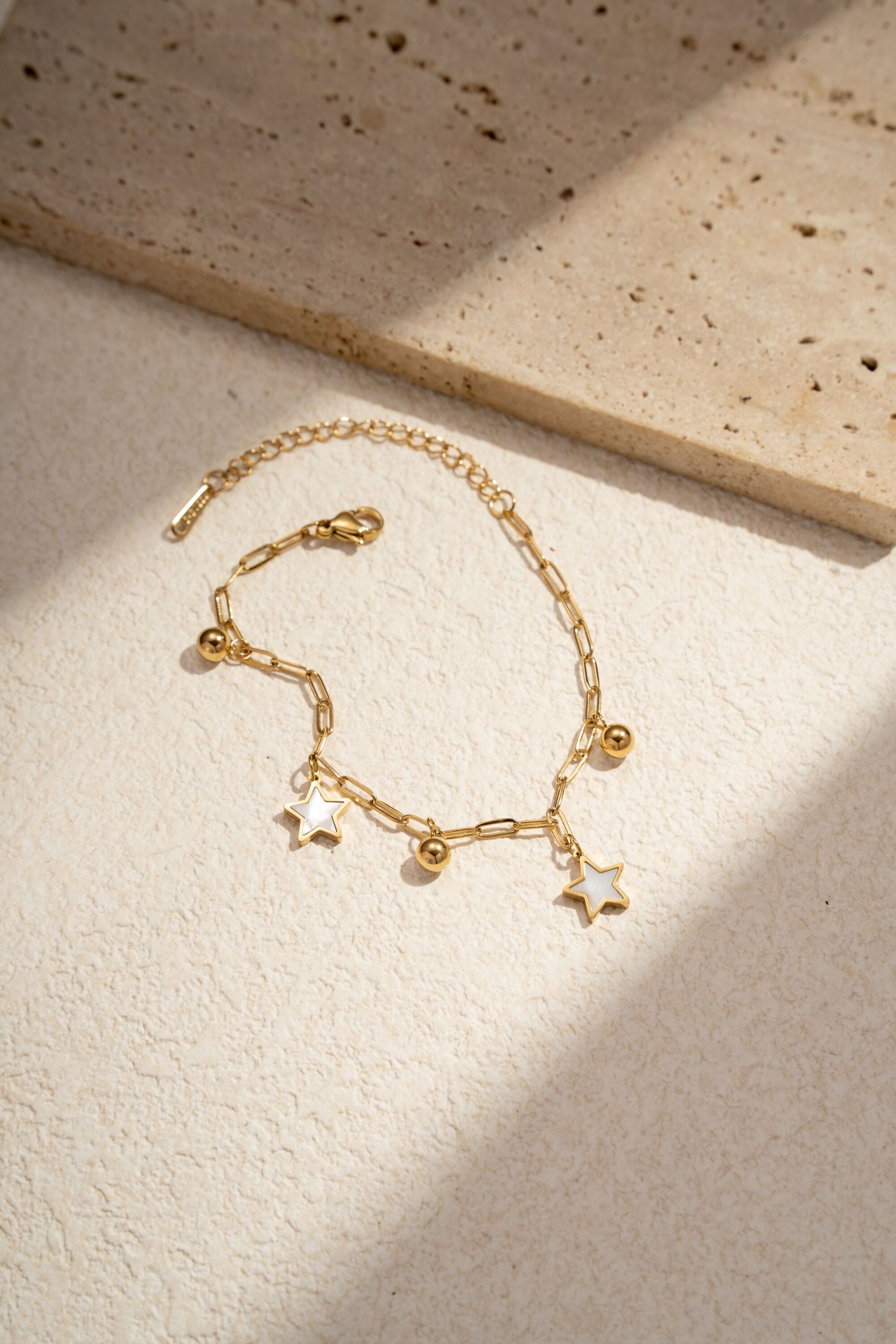 Pulsera de acero inoxidable con dije de estrella de nácar