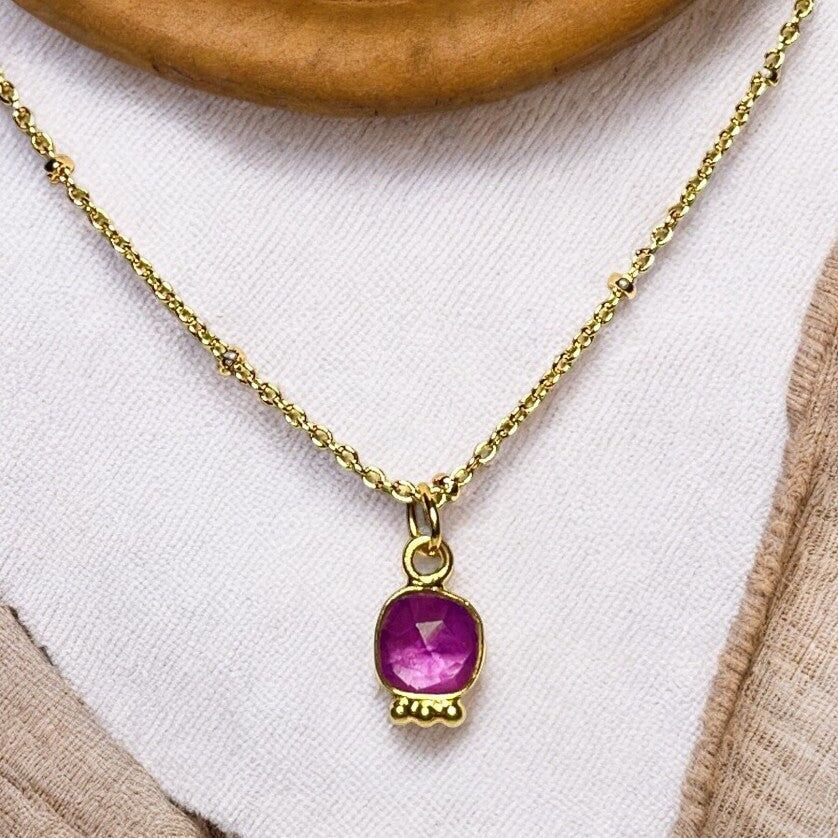 Ciondolo "LORENA" dorato con pregiata pietra di Ametista