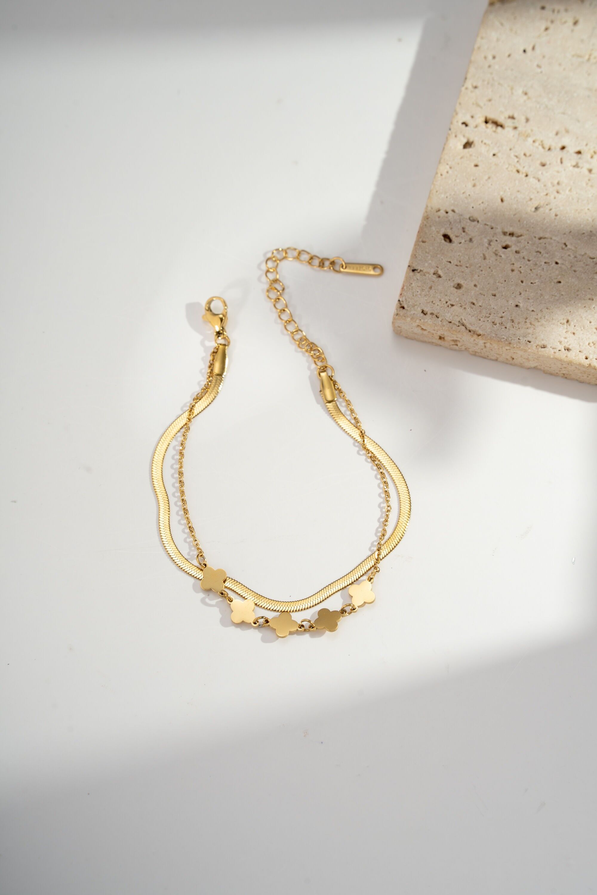 Pulsera de doble vuelta con colgante de trébol Acero inoxidable