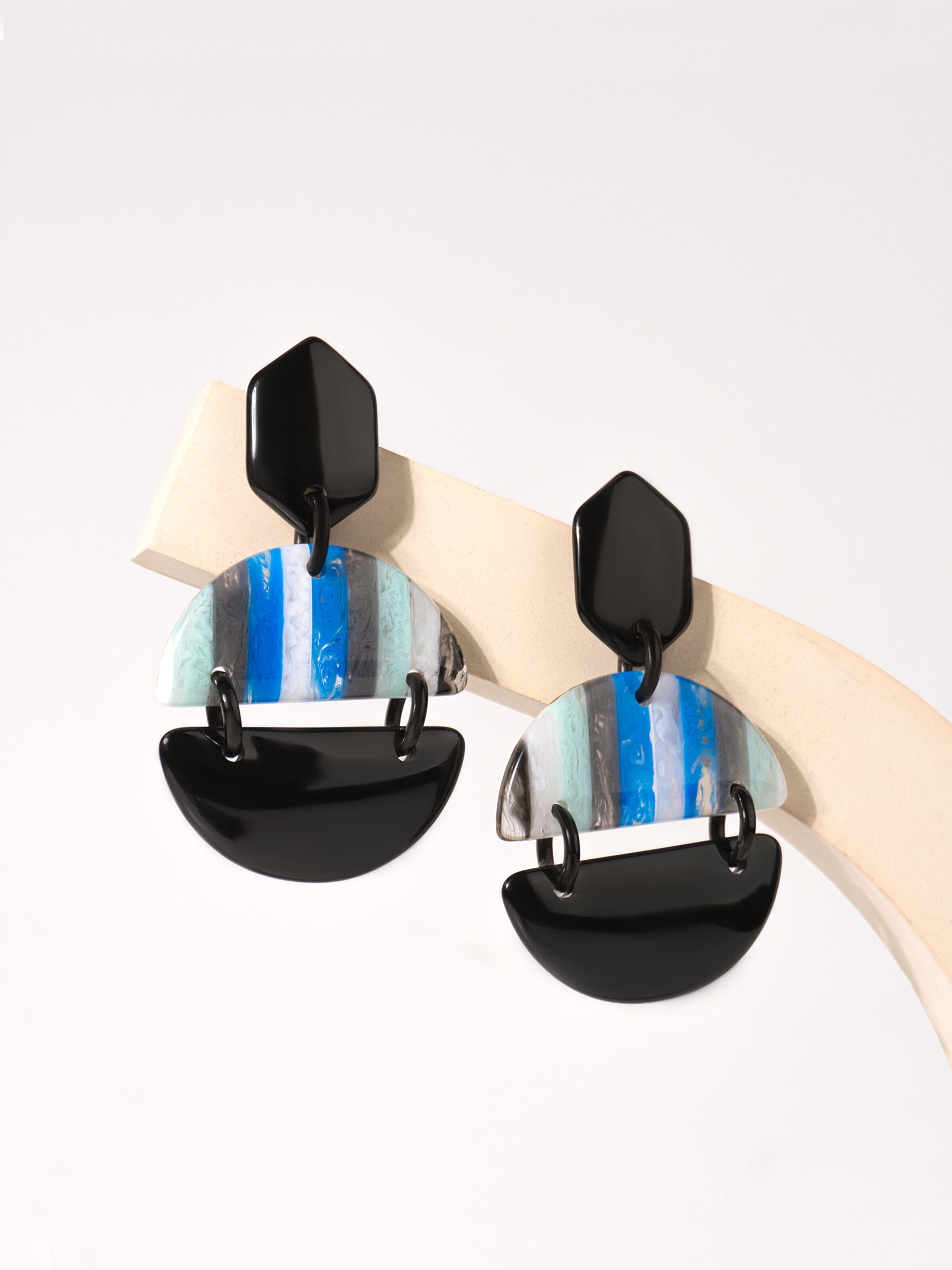 Boucles d'oreilles in resina blu rayée