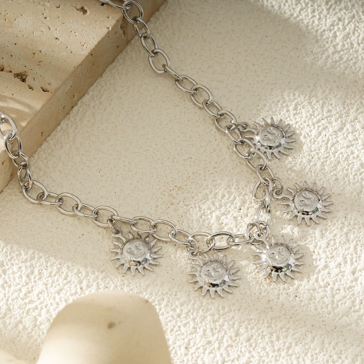 Collana a maglie in argento con ciondoli solari