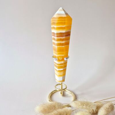 Sceptre en calcite jaune sur support – 300 grammes – Positivité, concentration et confiance en soi
