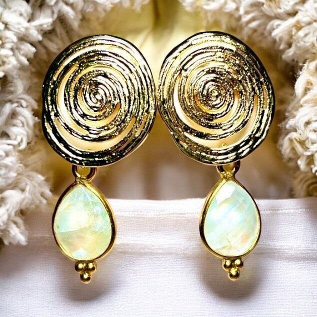 Orecchini "AUSTIN" in pietra di luna in oro fino placcato oro