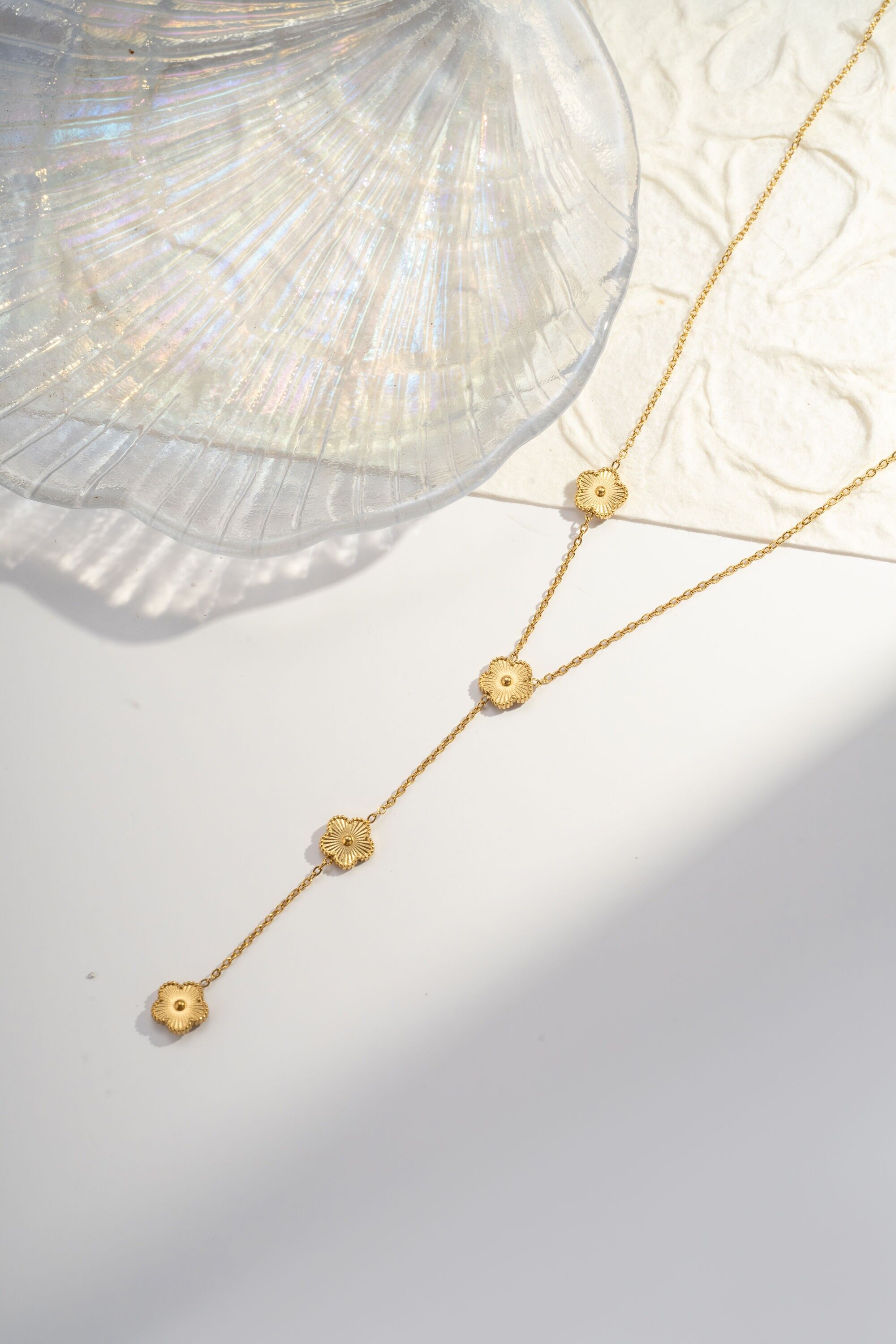 Stainless steel Y-shaped openwork flower necklace