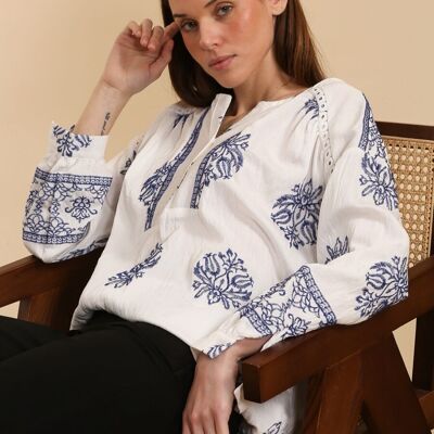 Bestickte Bluse mit tunesischem Kragen – Bohemian-Charme und zarte Veredelungen