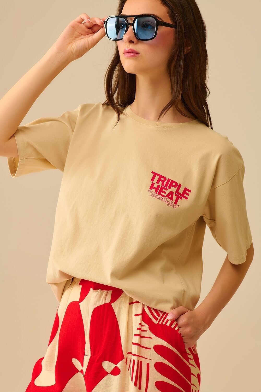 T-shirt beige a maniche corte TRIPLE HEAT dal taglio rilassato