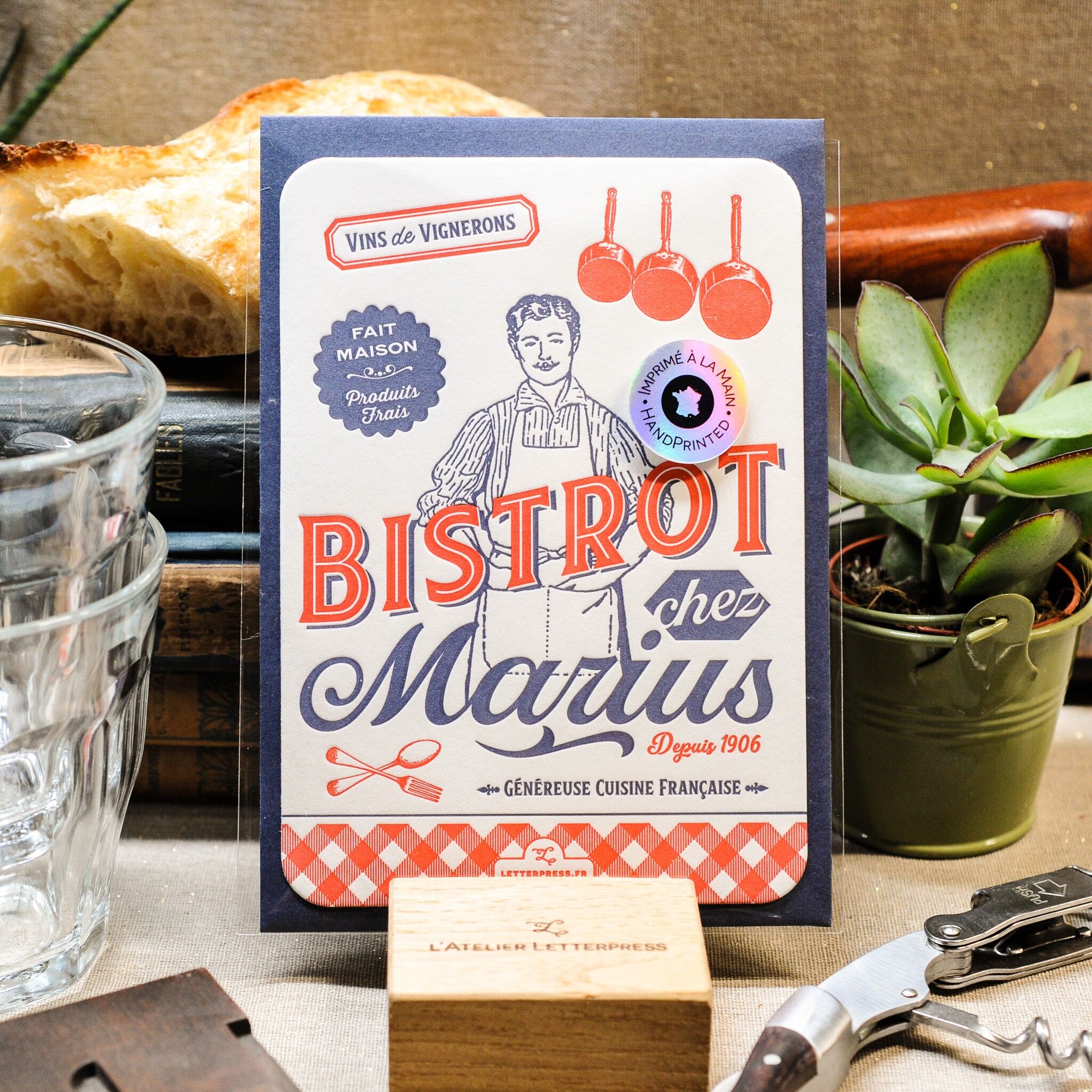Postkarte im Letterpress-Verfahren von Marius' Bistro (mit Umschlag), A6, Gastronomie, Küche, blau, rot