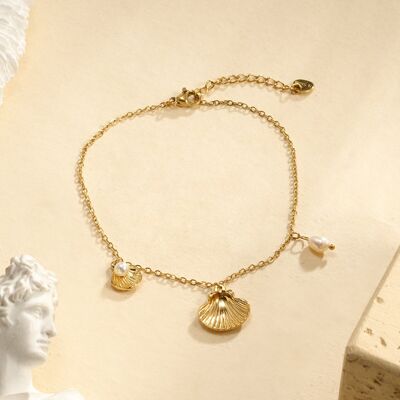 Gold anklet with shell and pearl pendant