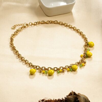 Collier chaîne dorée breloques citrons et perles vertes