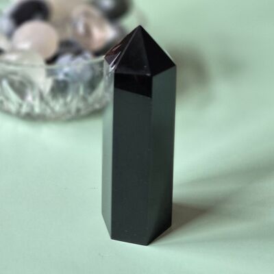 Tour d'obsidienne noire fabriquée à la main