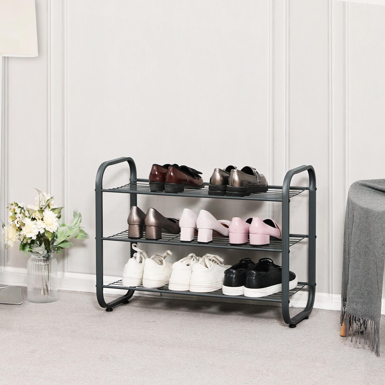 Étagère à chaussures en métal gris fumé