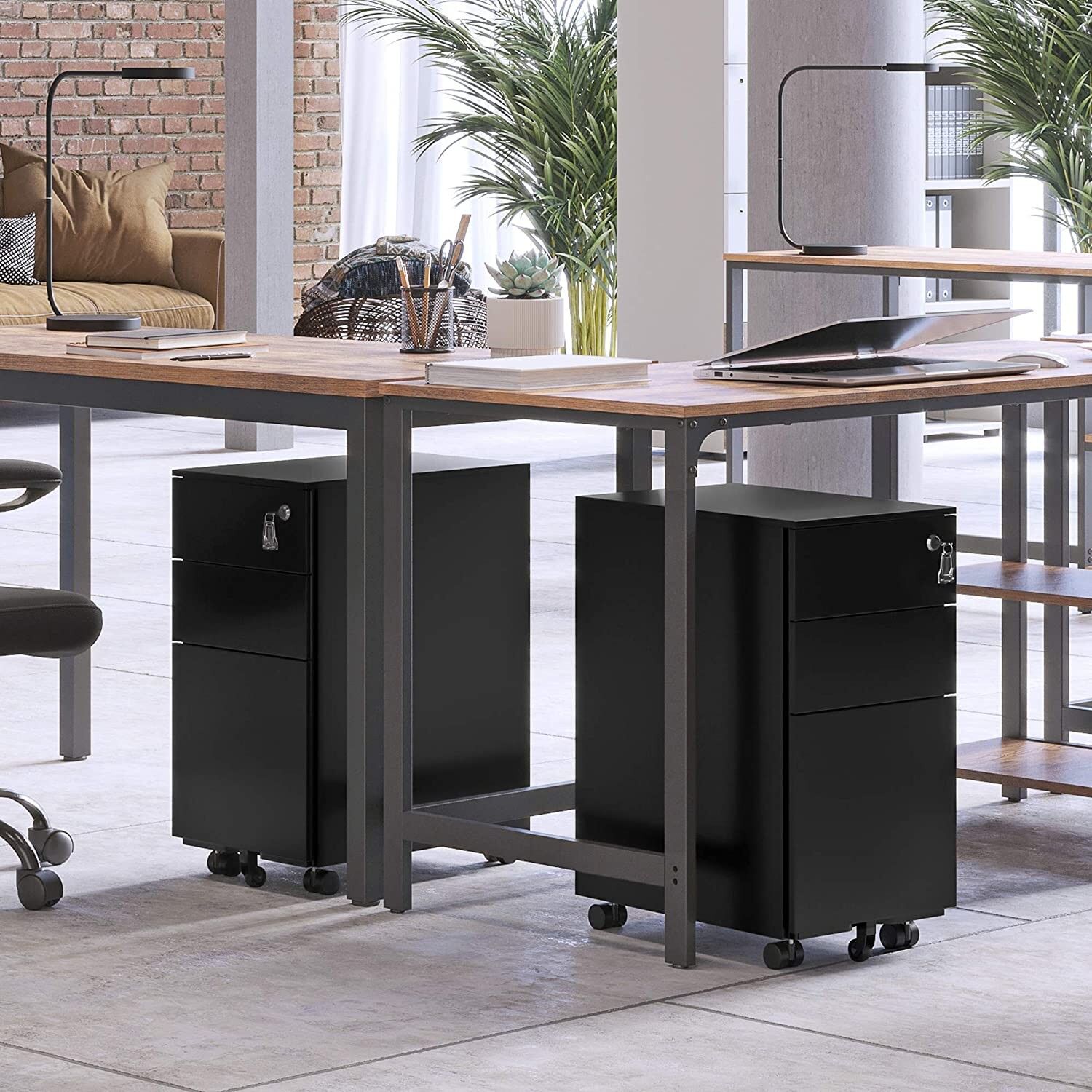 Mobile container with wheels and lock black