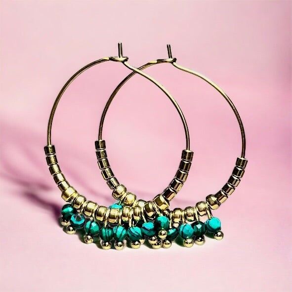 Orecchini a cerchio “SERENITY” con pietra malachite