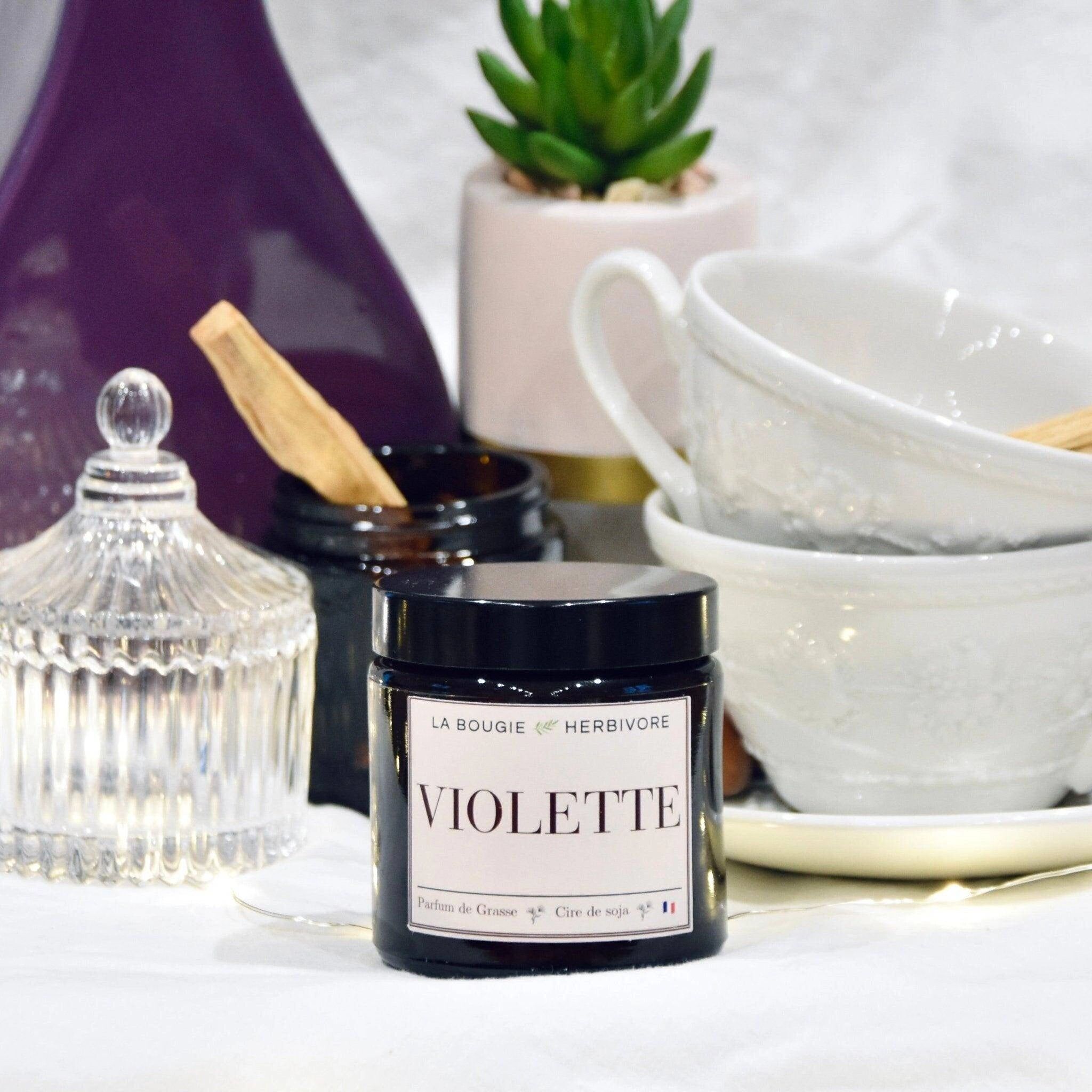 Violet scented candle made from vegetable soy wax 90g