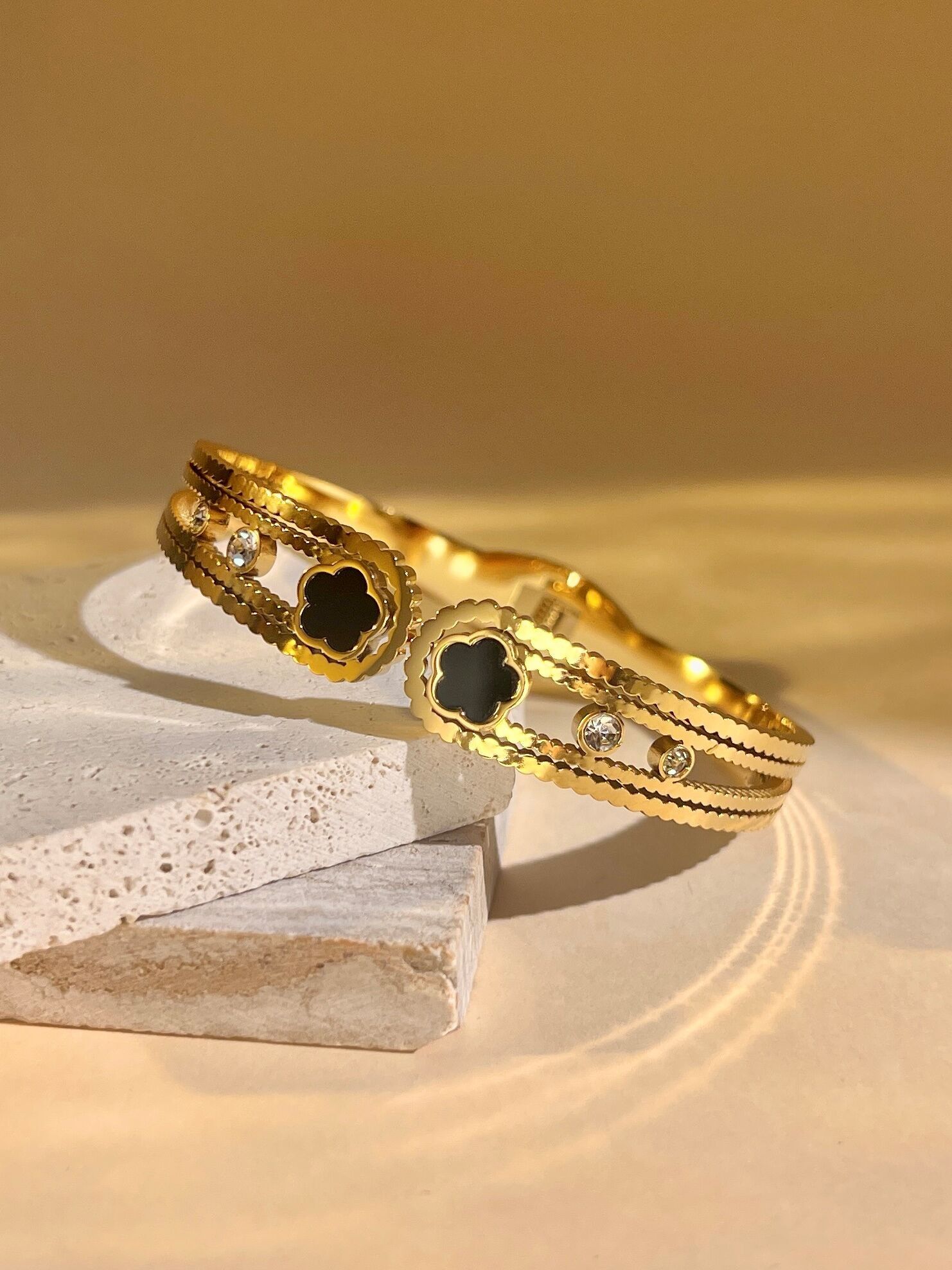 Prestige Black Clover Bangle Bracelet in steel