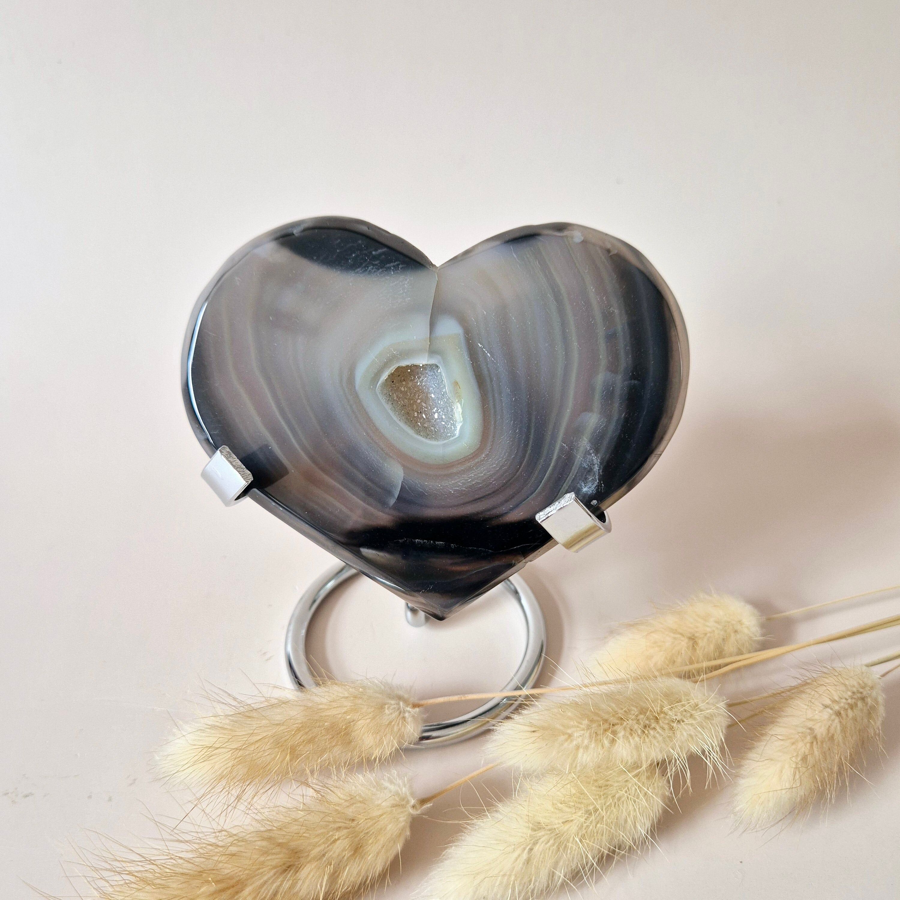 XL Druzy Grau Achat Edelstein Herz – Inklusive Ständer – #21 154g 10cm