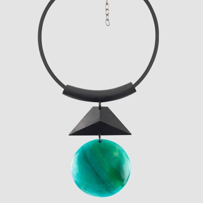 Collier en corne teinte turquoise et bois de manguier
