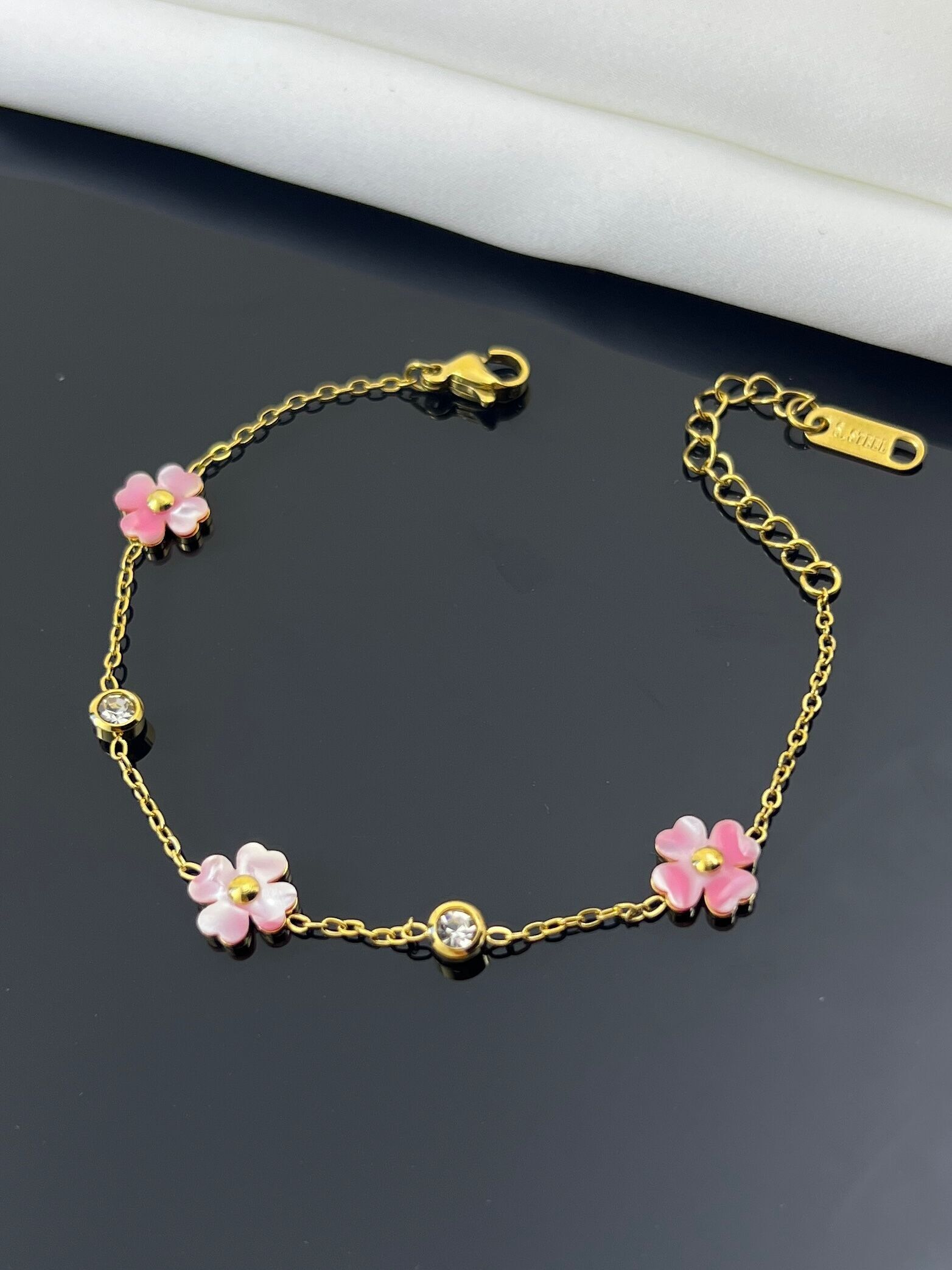 Enameled Flower & Rhinestone Bracelet – Adjustable Gold Chain