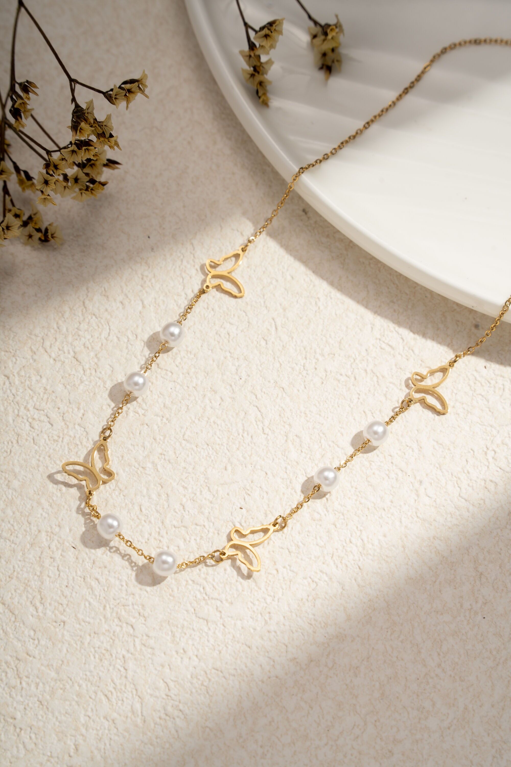 Collar de mariposa con perlas de acero inoxidable