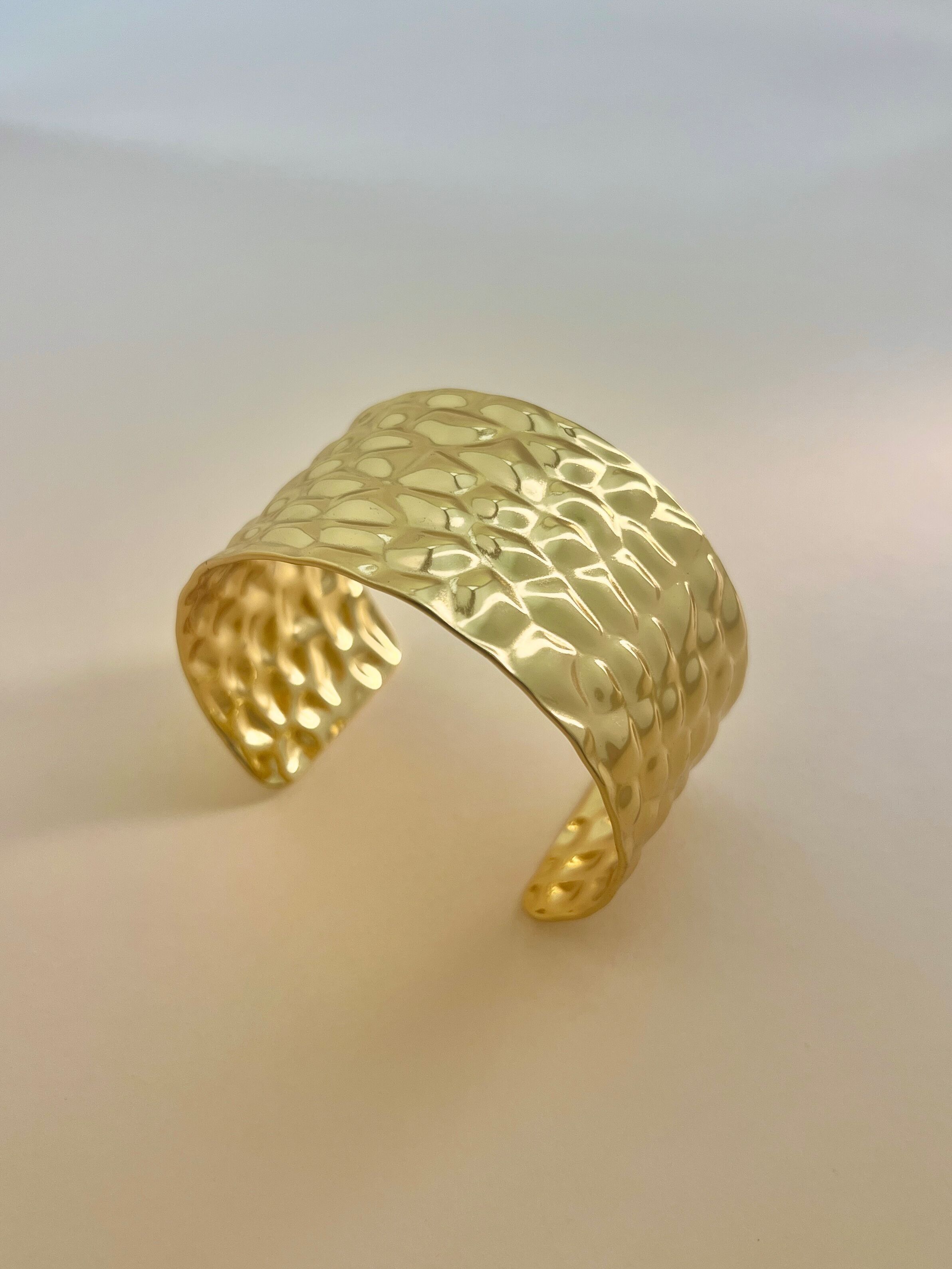 Large Textured Effect Bangle Bracelet – Chic Stainless Steel