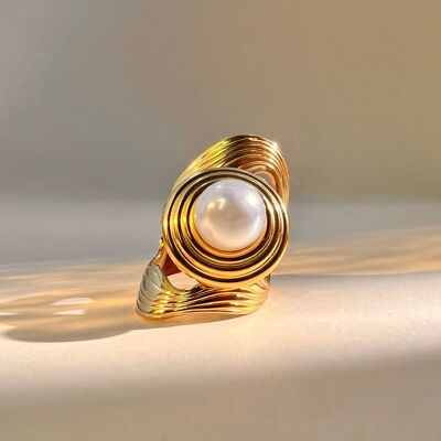Textured effect and adjustable pearl ring in stainless steel