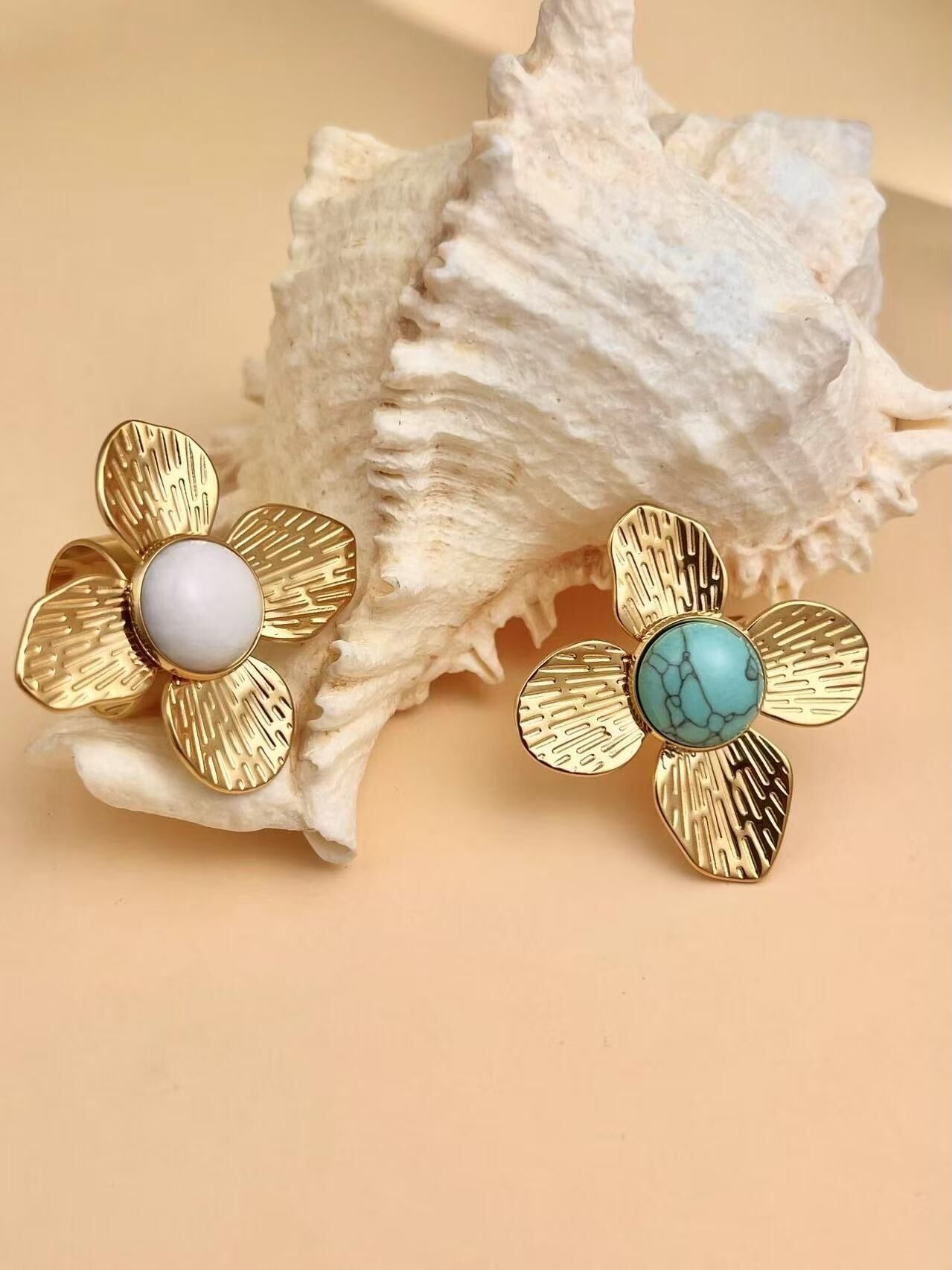 Bague en fleur ornée de pierre  réglable en acier inoxydable