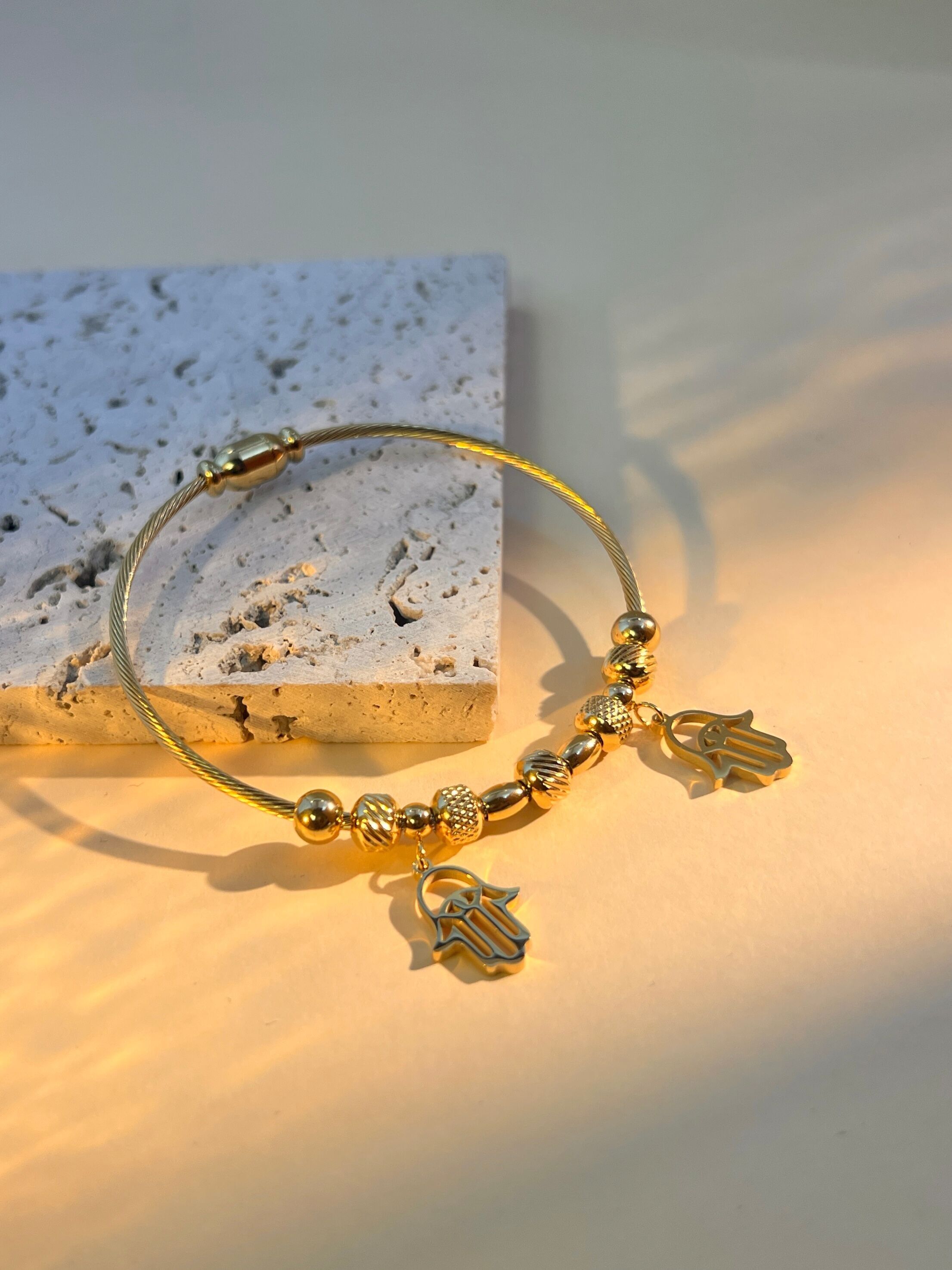 Armreif aus Edelstahl mit Charms