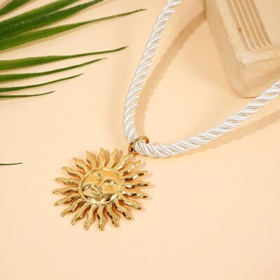 Collana con corda intrecciata e sole in oro testurizzato