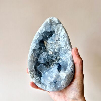 Celestite Egg – 1770 grams | Sky blue resting point with angelic energy (Celestien)