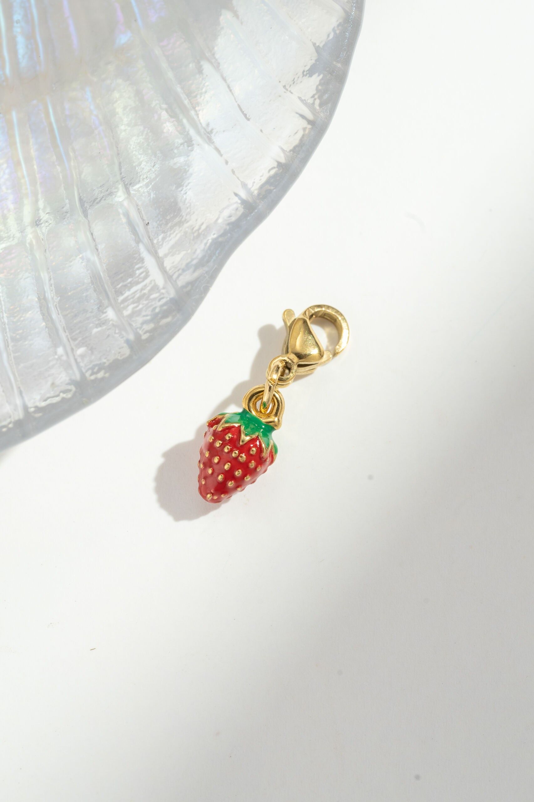 Kleiner roter Erdbeer-Charm-Anhänger – Edelstahl