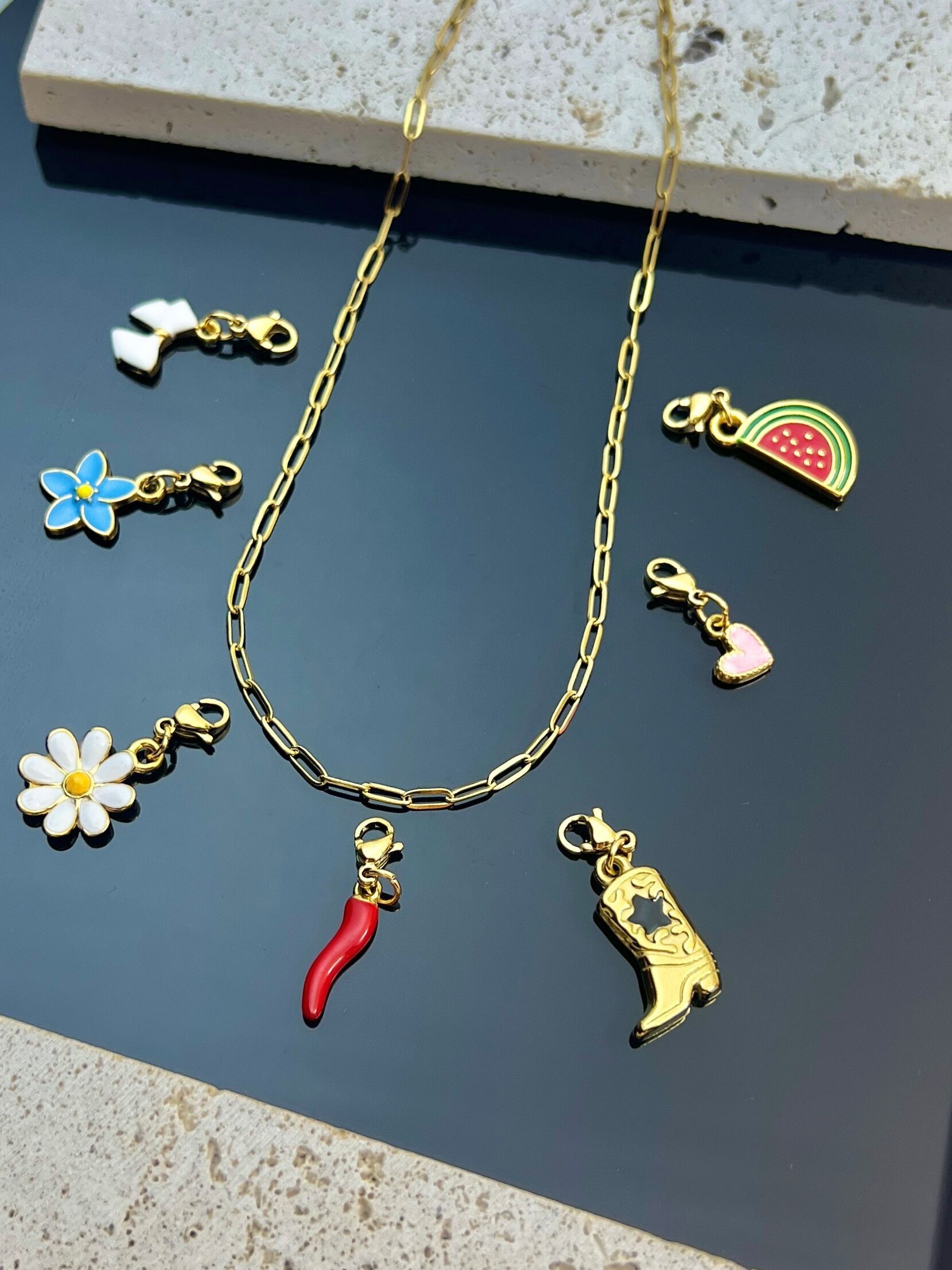 Schlichte rechteckige Netzkette mit Anhängerhalter aus Stahl