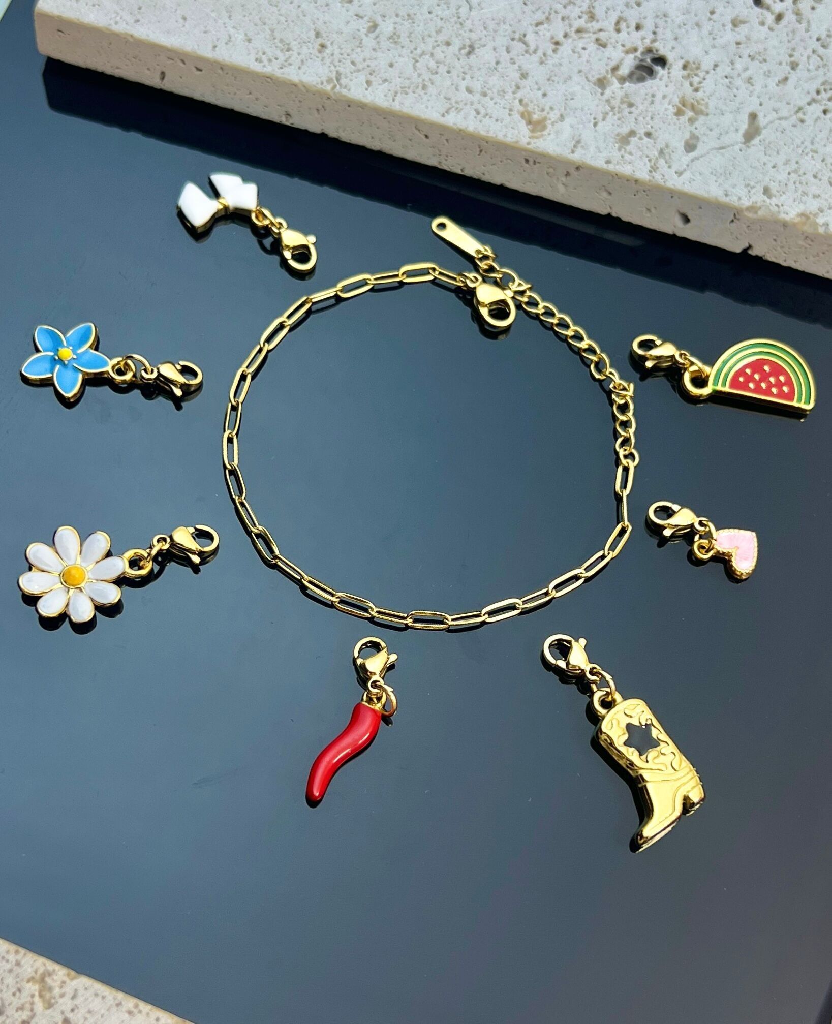 Schlichtes rechteckiges Mesh-Armband mit Charm-Halter aus Stahl