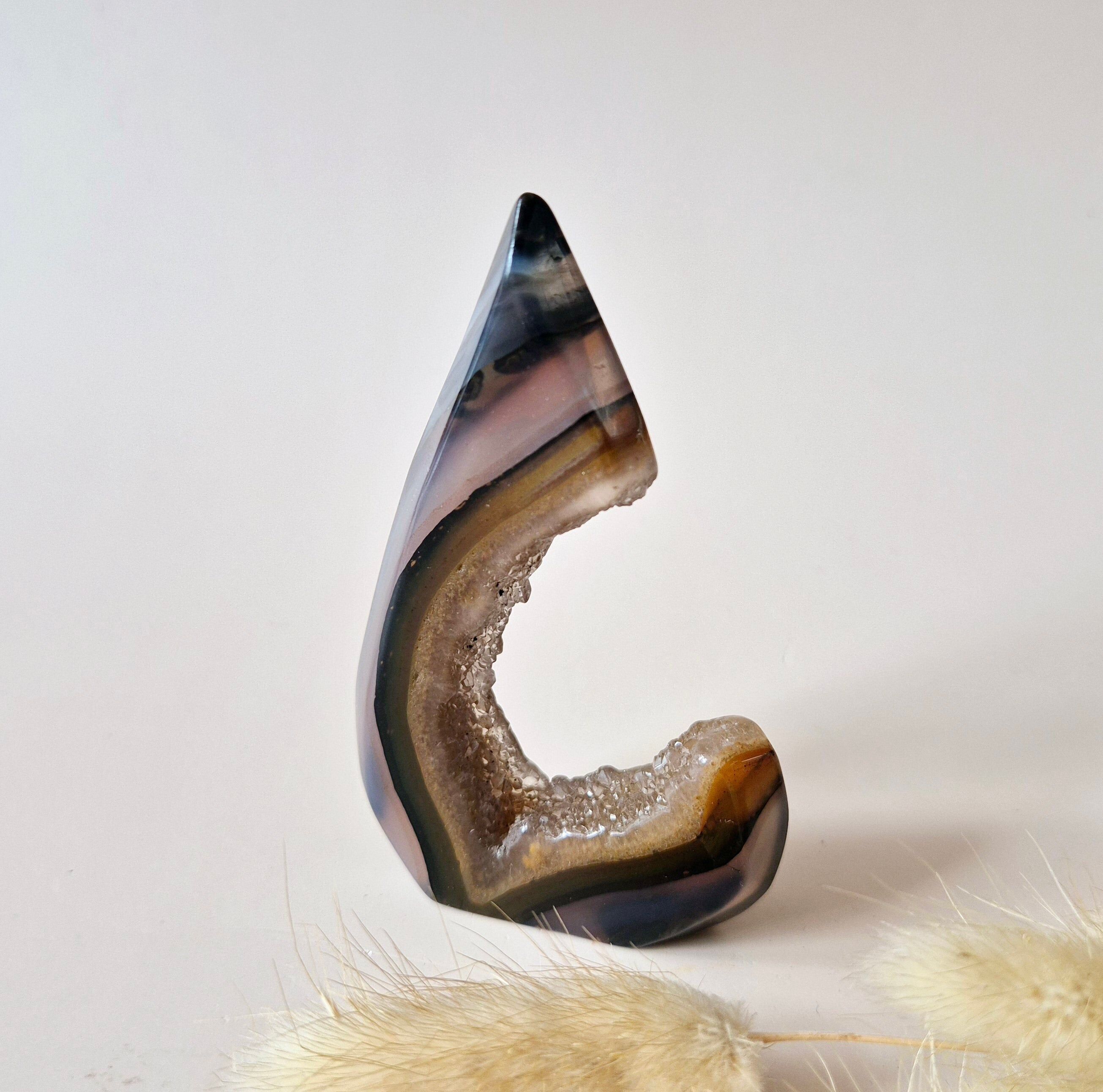 Druzy Grey Achat – Tropfenförmiger stehender Edelsteinkristall – Nr. 10.58 Gramm