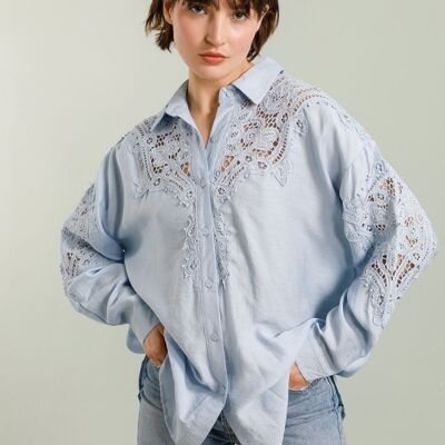 Camicia oversize con ricamo traforato – Look casual ed eleganza rilassata