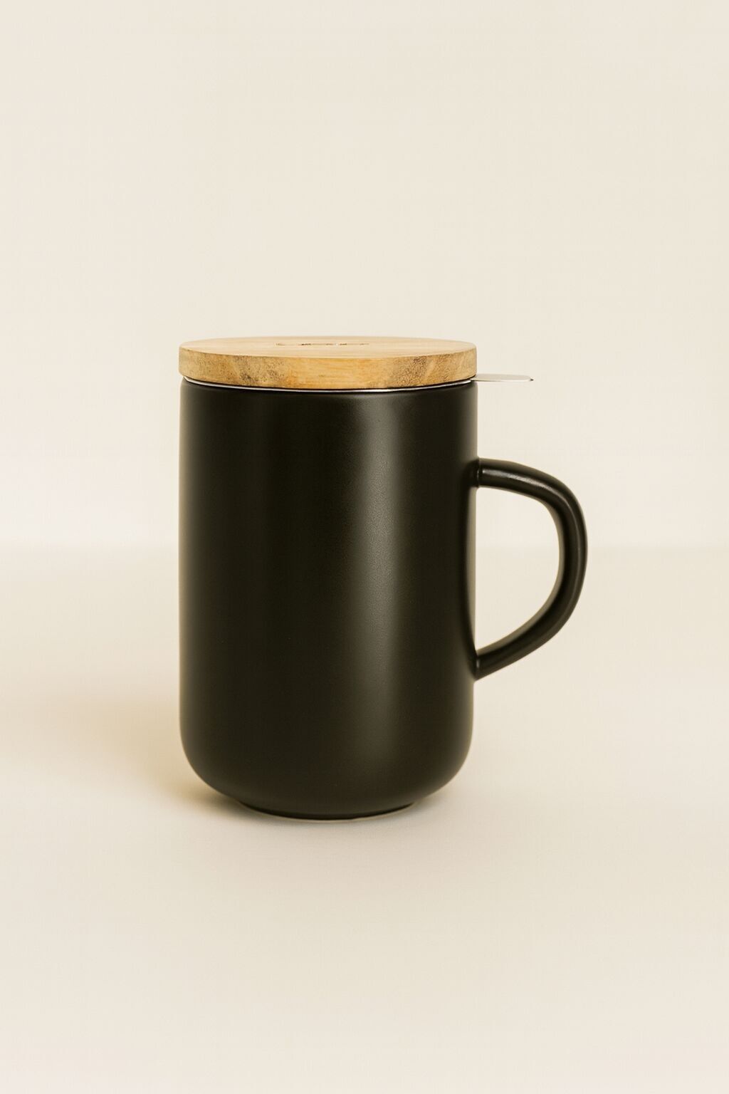 Schwarze Steingut-Teekanne mit Akazienholzdeckel, 475 ml, JULIET