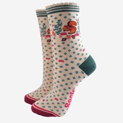 Calzini da donna in bambù - Crema/Verde, Ghirlanda di scoiattoli