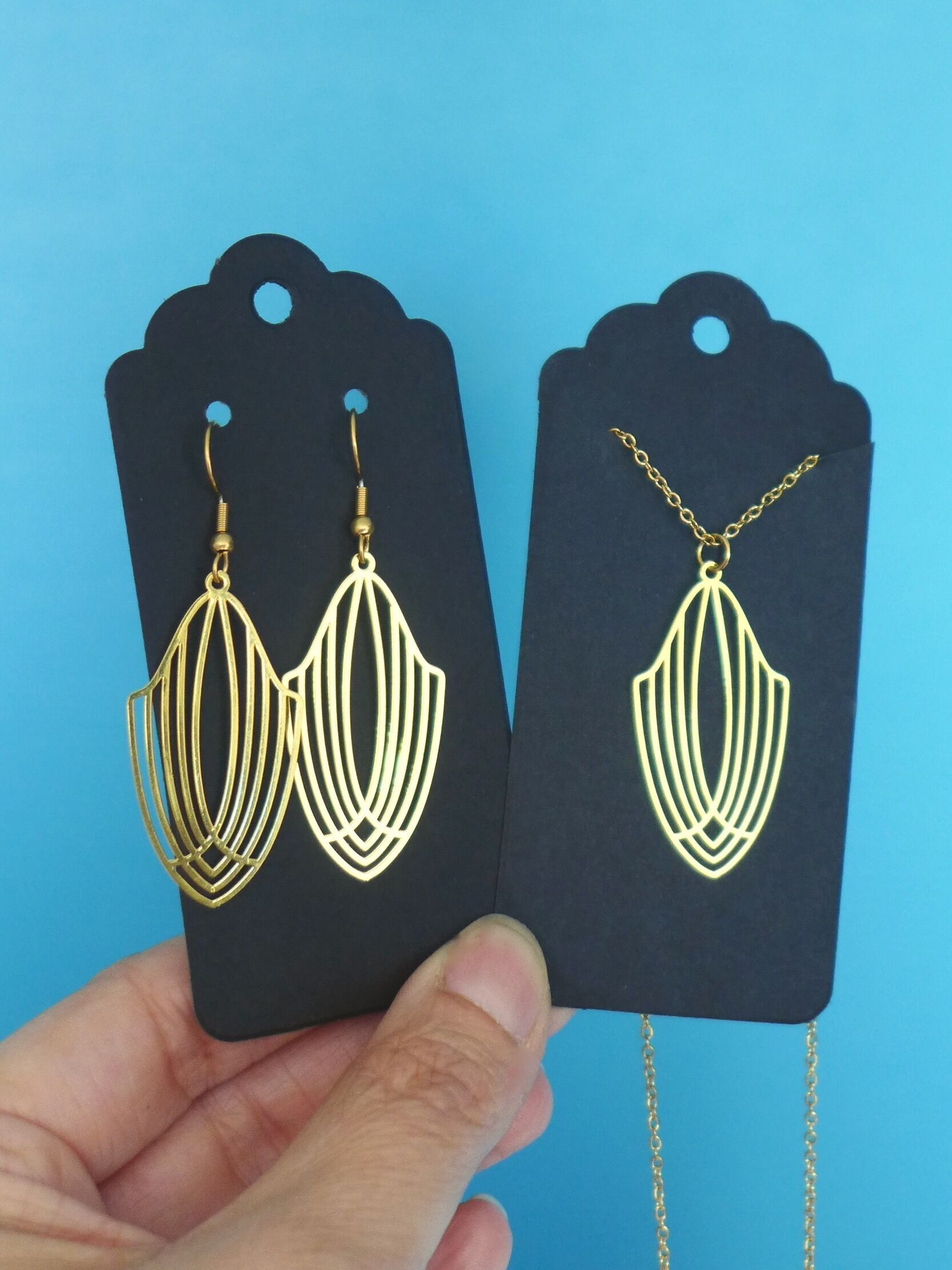 Parure bijoux Art Déco dorés boucles d'oreilles et collier pendentif ovale graphique