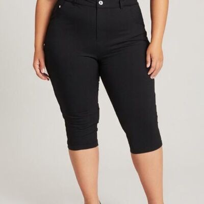 Plus size ultra stretch black capri pants (B232)