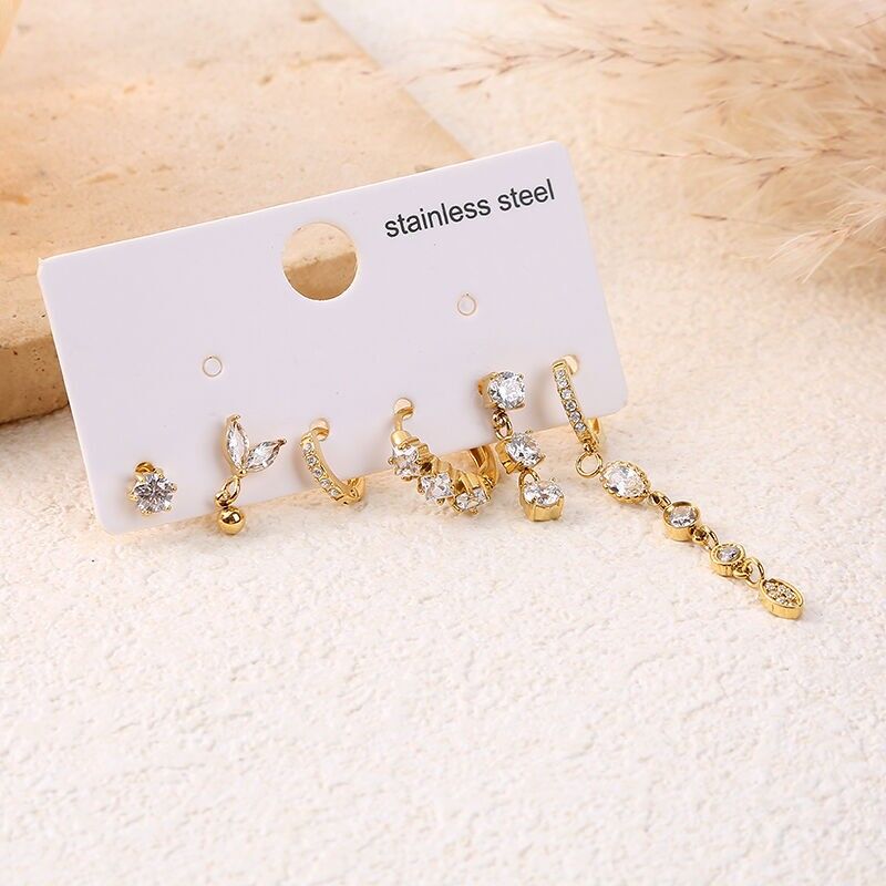 Set mit 6 einzigartigen goldenen Strass-Ohrringen