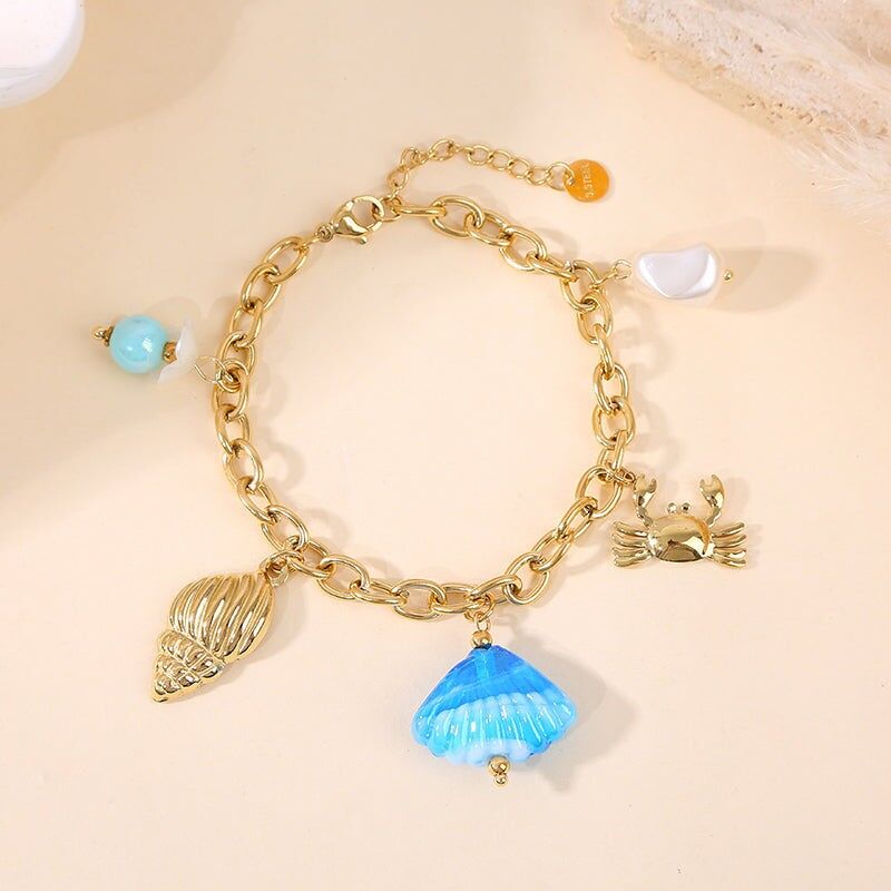 Bracciale a catena in oro con tema spiaggia e granchio a conchiglia blu