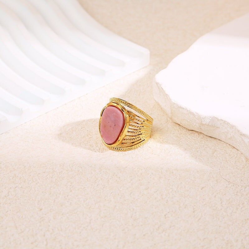 Anello multifilo in oro stretto con pietra rosa