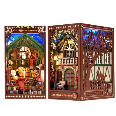 Bureau des chats. Coin lecture en bois, conception 3D réaliste avec de nombreux détails, couverture et lumières LED. Couleur : Multicolore